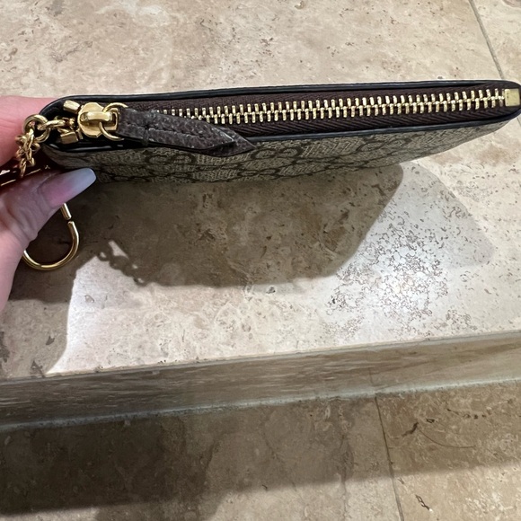 ‼️PRICE DROP‼️ Gucci Card & Key Holder - Picture 2 of 11